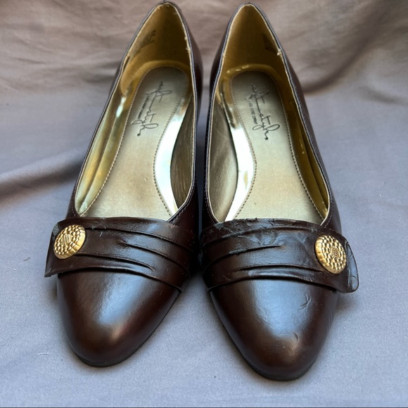 Soft style Woman’s Brown Heel Shoe - Picture 2 of 10